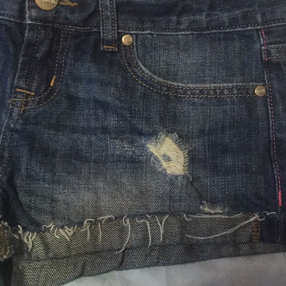 Victoria’s Secret Pink Distressed Raw Cuffed Hem Jean Shorts - Picture 5 of 8
